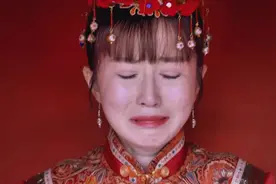 神勇武工队传奇：外面锣鼓喧天喜气洋洋，新娘坐轿子里痛哭流涕视频封面