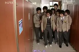 上课老师没来，所有学生出去找老师，哪知道她是因为这个没来