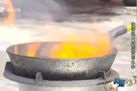 真相123：炒菜遇到油锅起火该怎么办，继续倒油真能灭火？看实验视频封面