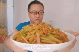 地道农家下饭菜豆角炒土豆丝，简单一炒出锅喷香一般饭店都吃不到
