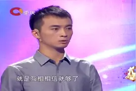 男友长得太帅，女子直言对他很不放心，要时时刻刻盯着男友视频封面