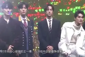 肖战当众搂住王一博，王一博一副抗拒的表现，让网友笑出猪叫视频封面