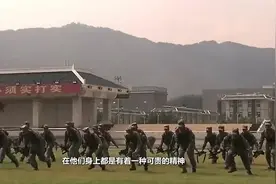 军队中，配备警卫员的最低什么衔？要求这么高，难怪很少碰上视频封面