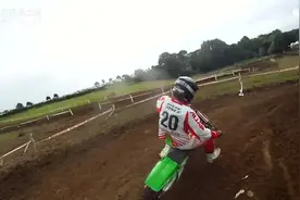 川崎 kx500越野场地狂飙第一视角，排量大加速就是给力视频封面