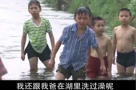 单亲家庭男孩赌气下河抓鱼，结果没影了，哥哥吓到跑回家不说话视频封面