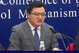 病毒会附在蔬菜、水果、肉上吗？买回来要先做啥？现场权威解答！视频封面