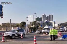 向英雄致敬!十堰交警护航“援鄂战士”返程视频封面