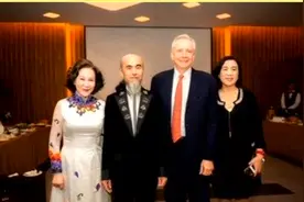 中国鼎益丰复牌大跌90％，玄学老板称要赴美上市视频封面