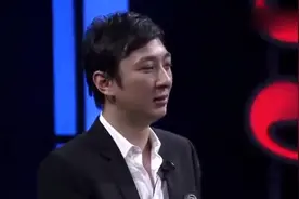 王思聪去英国留学王健林在机场给儿子留了四个字，乐坏郑凯视频封面