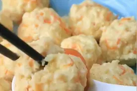 介绍一道适合冬季蒸菜：胡萝卜蒸虾丸，做法简单，孩子老人都爱吃视频封面