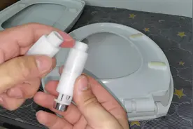 马桶盖板缓降功能失效，教你怎么拆卸阻尼器更换视频封面