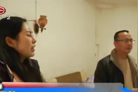夜幕降临总是出现一位卖花老人，背上背着孩子，他有一个心愿视频封面