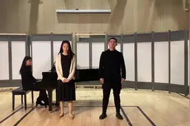 在沪留学生自述：校园准封闭十几天后，我想唱这首歌图片