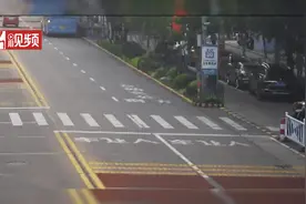 最暖“警”色 ㊲丨两车碰撞 车主倒地！嘉兴港区一群特警秒出现图片