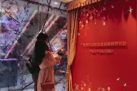 七夕结婚领证大排长龙 新人甜蜜体验自助登记图片