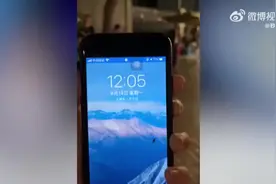 成都解封后一女子刚过零点跑去吃火锅，到现场不淡定了：排到400多桌图片
