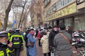 电动自行车号牌亮相石家庄 市民踊跃办理图片