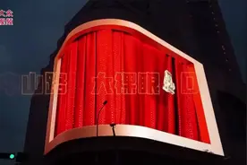 潮酷新体验 青岛中山路裸眼3D屏亮了图片