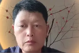 超治愈！收废品的他用口琴吹走烦恼图片