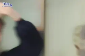 全网都在找的帅气列车员！网友：好像王子！图片
