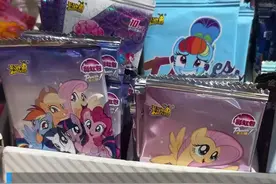 “小马宝莉”卡爆火 线下店铺一周销售几千包图片