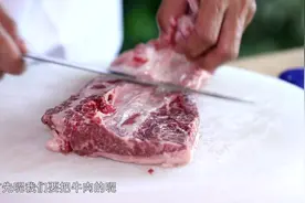 拿手菜：涮肉用的肥牛该怎么加工？专业大厨来教你视频封面