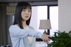 影视：农村女孩去男友家做客，发现自己的礼物被扔，扎心了视频封面
