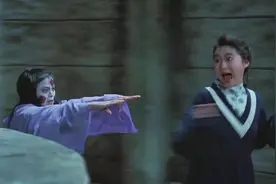 吴君如用衣服救人，只有挡住光才能避开鬼视频封面