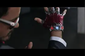 美国队长3：钢铁侠的这个手表厉害了，按下瞬间变成致命武器视频封面