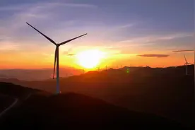 昆明日落视觉盛宴～团结乡大妥吉风电场～风车伴夕阳～诗和远方离我们并不遥远～图片