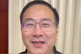 代表委员话AI｜患者用AI开处方？黄伟：AI诊疗可作为“第二参谋”，临床决策必须是“第一医生”图片