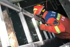 湖北十堰：男子捡一串有“味道”的锁匙，惊动了119图片