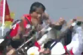 超飒！67岁龙舟女舵手刷屏了图片