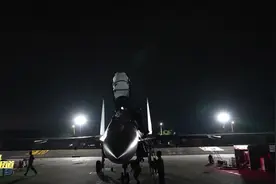 【深化政治整训·新时代奋斗观】空军航空兵某旅:校准奋斗目标 制胜云端之上图片
