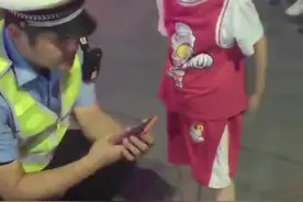 【别害怕，我来帮你找妈妈！】图片
