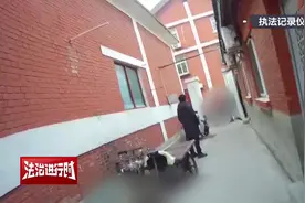 鬼迷心窍？义务帮助90岁老人的热心大姐居然成了小偷！图片