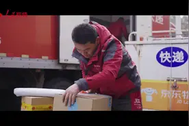 村民们“集体收件人”的幸福期待图片