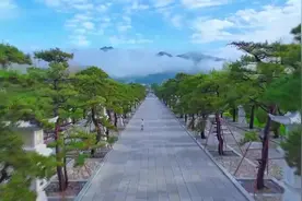 雨后泰山云雾缭绕 潺潺流水现多处瀑布图片