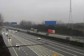 卢某强行变道！全责！图片