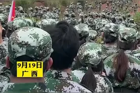 广西一高校军训户外拉练太燃了 网友：各位这是要攻下哪里？图片