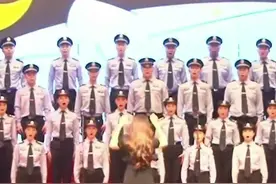 【DNA动了！#民警合唱比赛唱黑猫警长#】图片