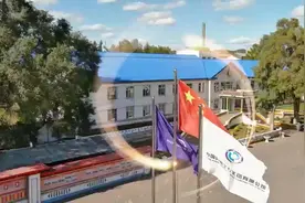 华安集团干部职工观看话剧《把一切献给党》图片