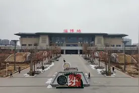 24岁女孩带20斤海鲜返乡陪爸妈过年：明年想买房！图片