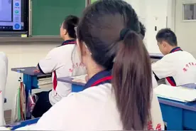 河北26岁语文老师把古诗“跳”给学生看！图片