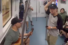 石家庄：“摇滚地铁”他来了！图片