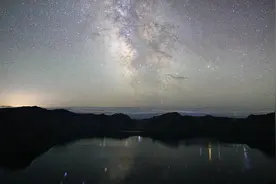 延时摄影看星空下的绝美长白山天池图片