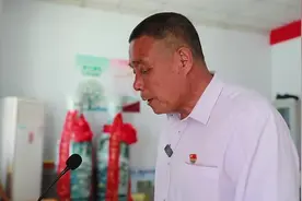 淄博市临淄区凤凰镇彩家村：老少齐上阵 瑜伽强体魄图片
