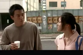 老实人被校霸欺負，上衣被撕爛後，校霸被嚇得尿褲子！图片
