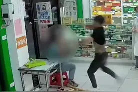 男子在药店和街头多次暴打女子，警方回应：施暴者已被抓获，二人为情侣关系图片