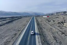 帕米尔高原 交警“老师”进校园图片